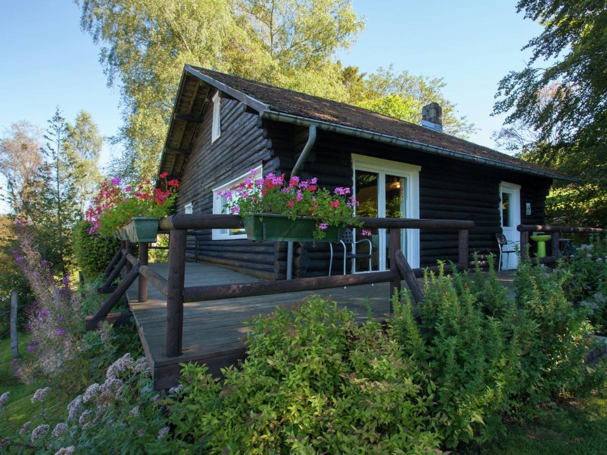 Open Wooden Chalet Built Against A Hill Francorchamps Zewnętrze zdjęcie