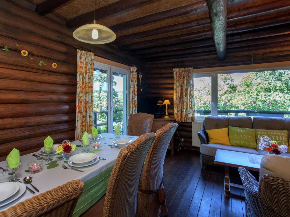 Open Wooden Chalet Built Against A Hill Francorchamps Zewnętrze zdjęcie