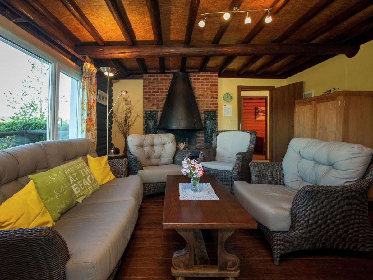 Open Wooden Chalet Built Against A Hill Francorchamps Zewnętrze zdjęcie