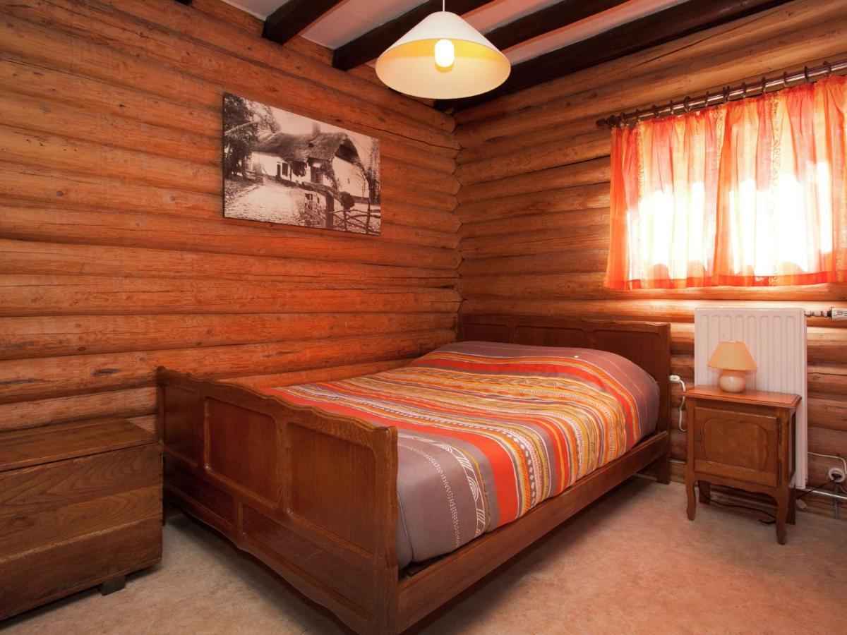Open Wooden Chalet Built Against A Hill Francorchamps Zewnętrze zdjęcie